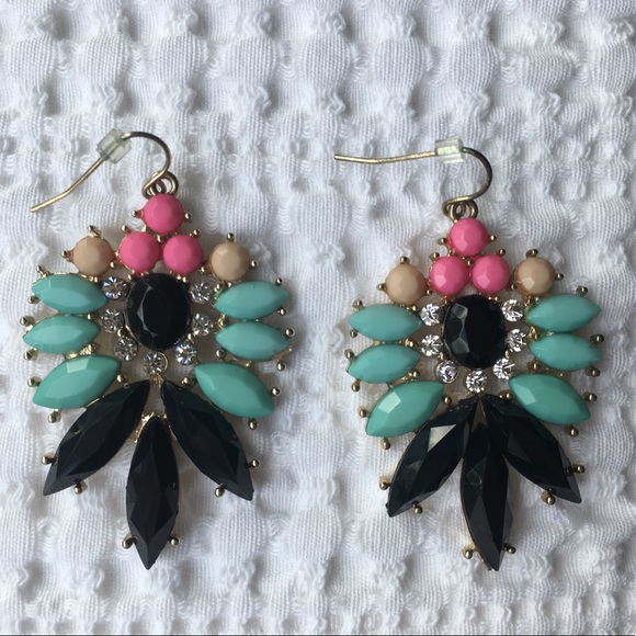 Gorgeous Classy Earrings - Picture 1 of 1